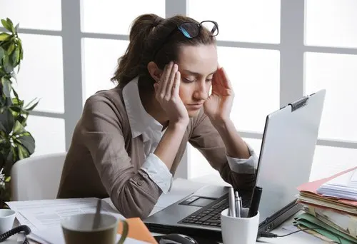dolor de cabeza en el trabajo
