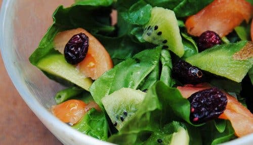 ensalada-de-espinacas-kiwi-arandanos-1