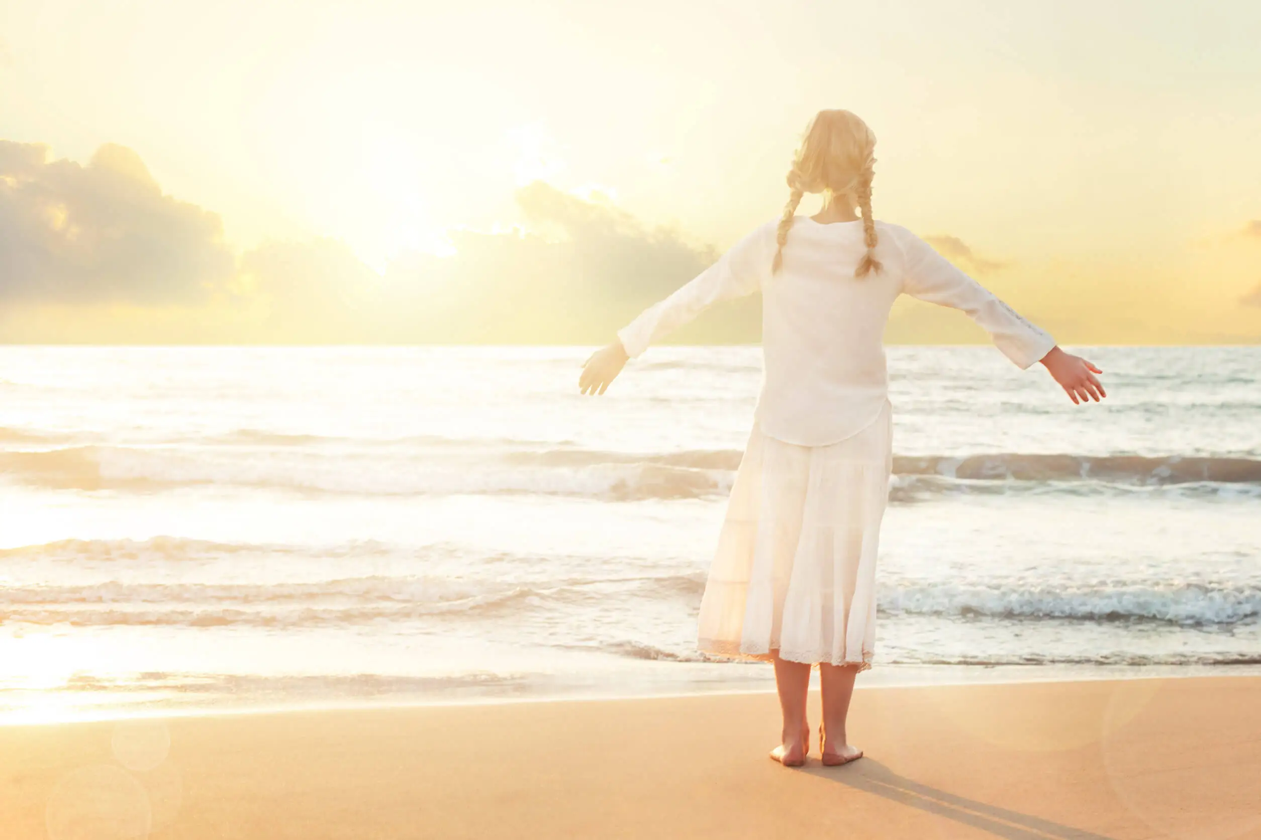 Coastal-Grandma-Style - Frau am Strand