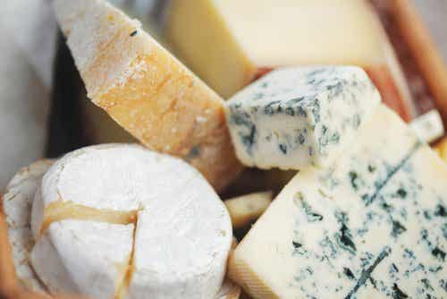 Los quesos pueden causar dolor de cabeza nocturno