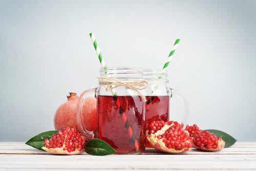 Drankje van rode vruchten