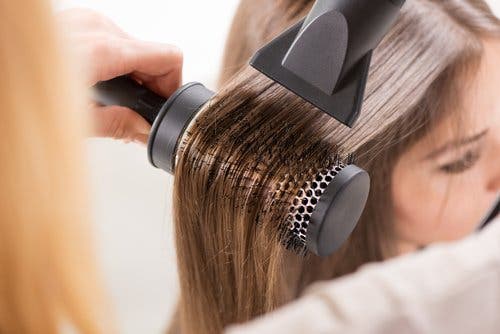 Cuidado con las planchas y secadores