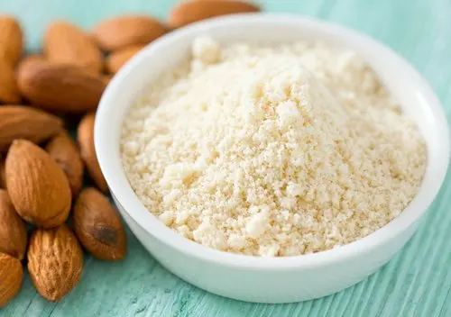 Remedio para limpiar el cutis con almendra molida y romero
