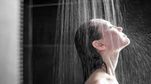 Descubre a qué hora debes tomar una ducha y por qué