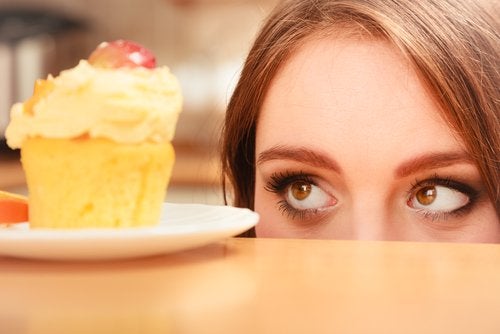 ¿Qué es peor? ¿un atracón dulce o uno salado?