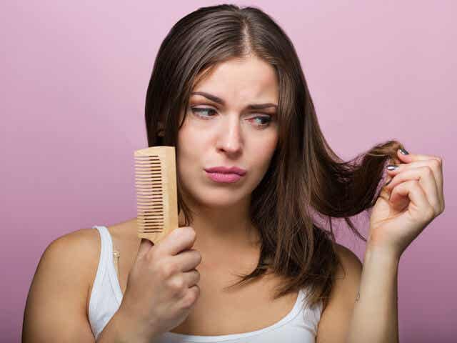 8 formas en las que estás dañando tu cabello sin darte cuenta