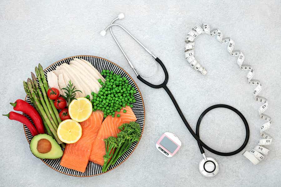 Blutzuckerspiegel im Notfall senken - Ernährung, Stethoskop und Maßband