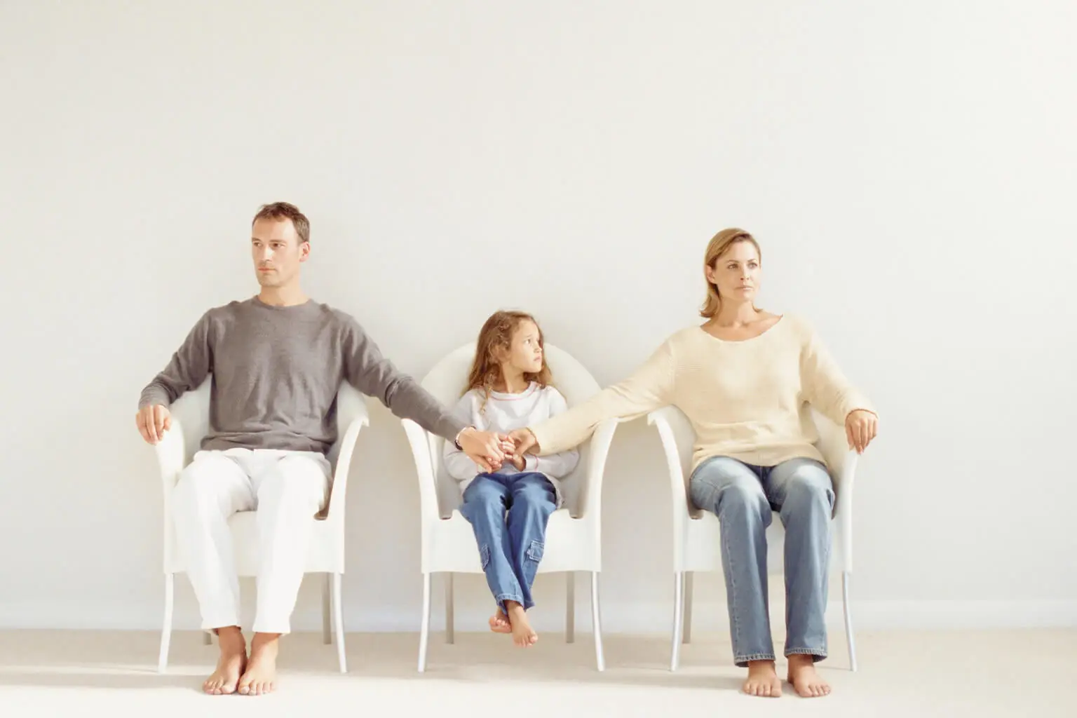 Padres divorciados con su hija.