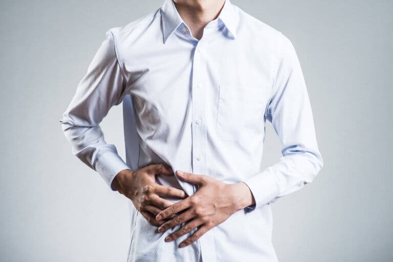Señales del cuerpo de que tu hígado está sobrecargado