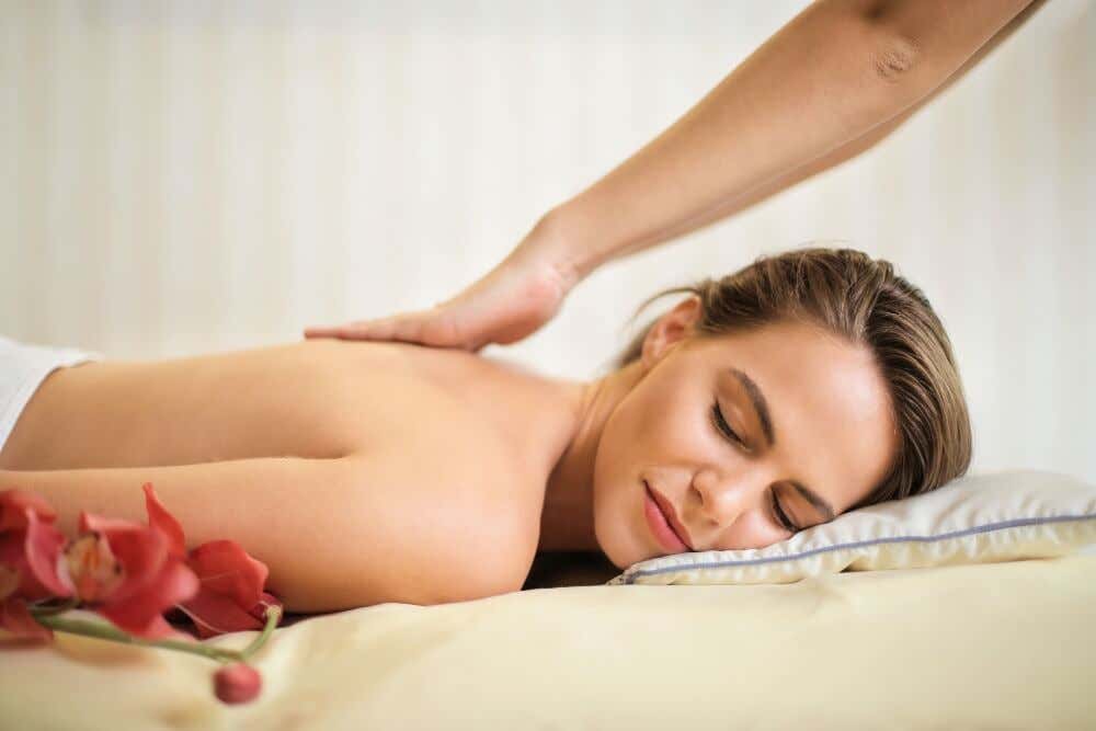 Descubre cómo hacer los cinco masajes más placenteros