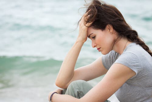 Mujer triste por un amor imposible