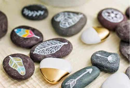 Cómo pintar piedras