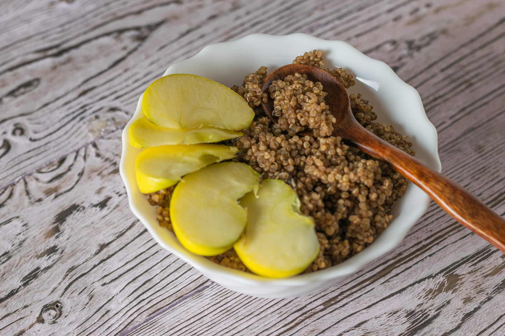 Beneficios de tomar quinoa, manzana y canela