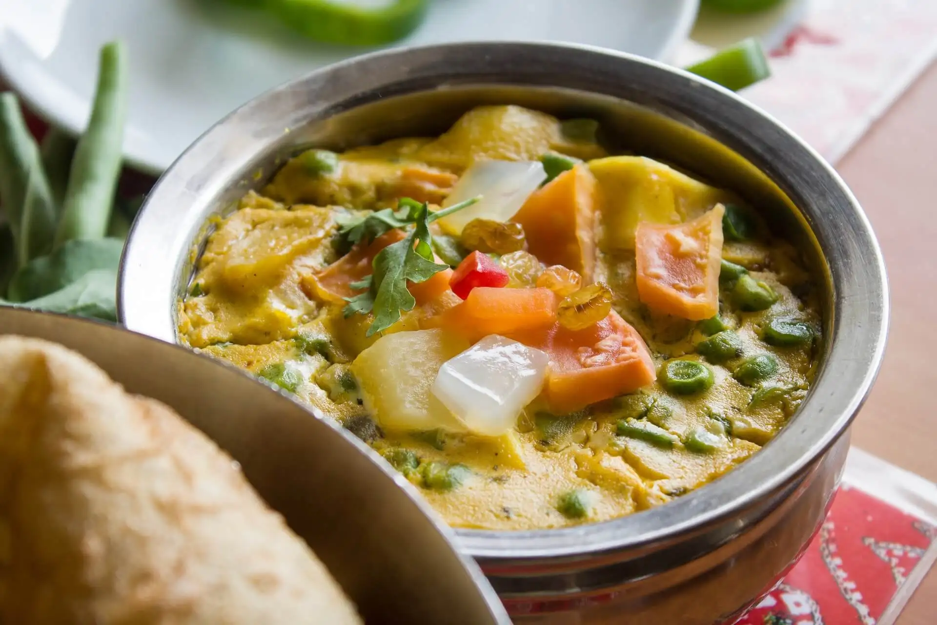 Caldo casero de pollo y verduras.