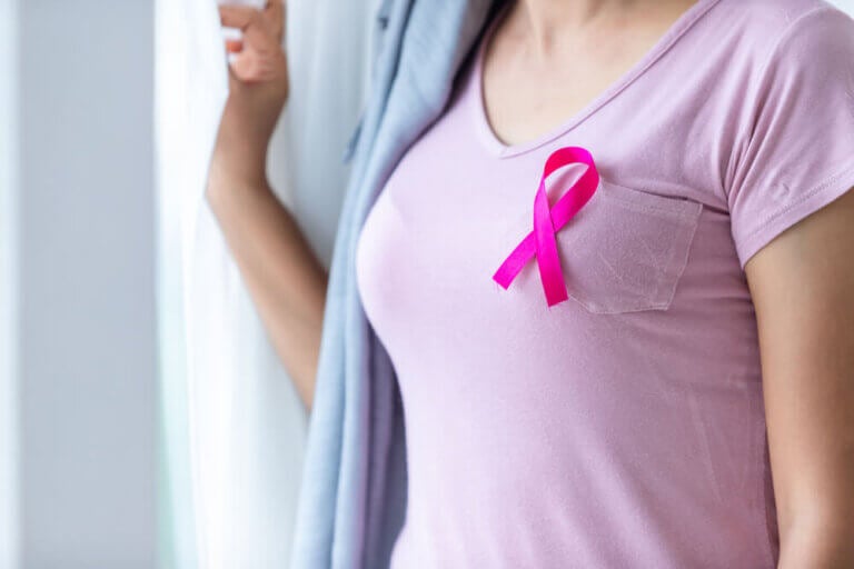 Por qué el cáncer de mama es más común entre las mujeres