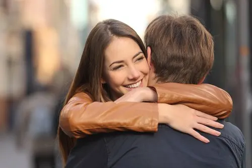 dar abrazo