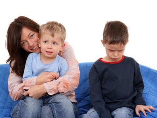 Madre con hijos