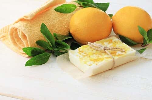 Jabón de glicerina, limón y menta para pieles grasas