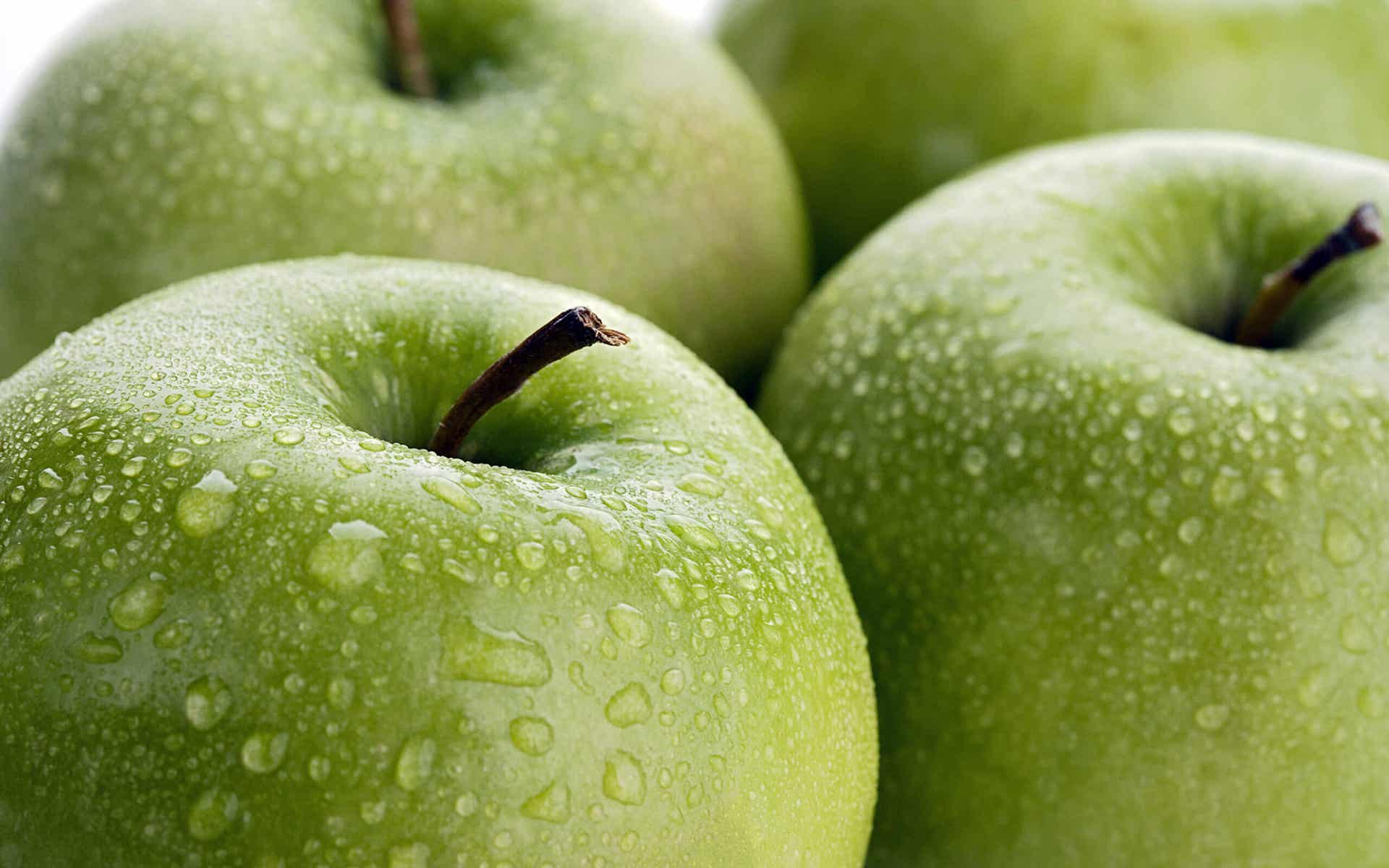 La cáscara de la manzana es buena para la salud.