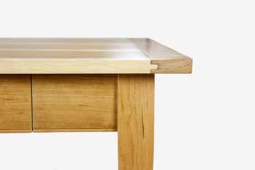 Mesa de madera para optimizar el almacenaje en tu cocina.