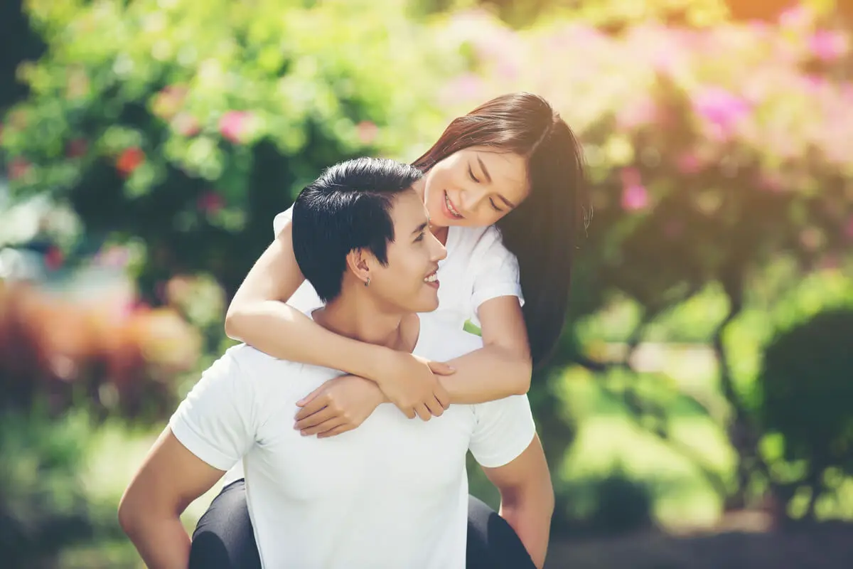Un abrazo feliz es algo natural.