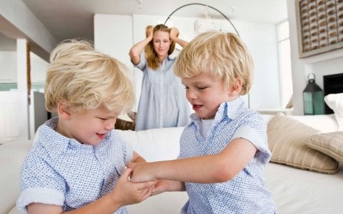 Evitar la rivalidad entre hermanos