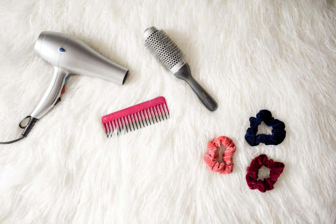 Ferramentas para secar e cuidar dos cabelos.