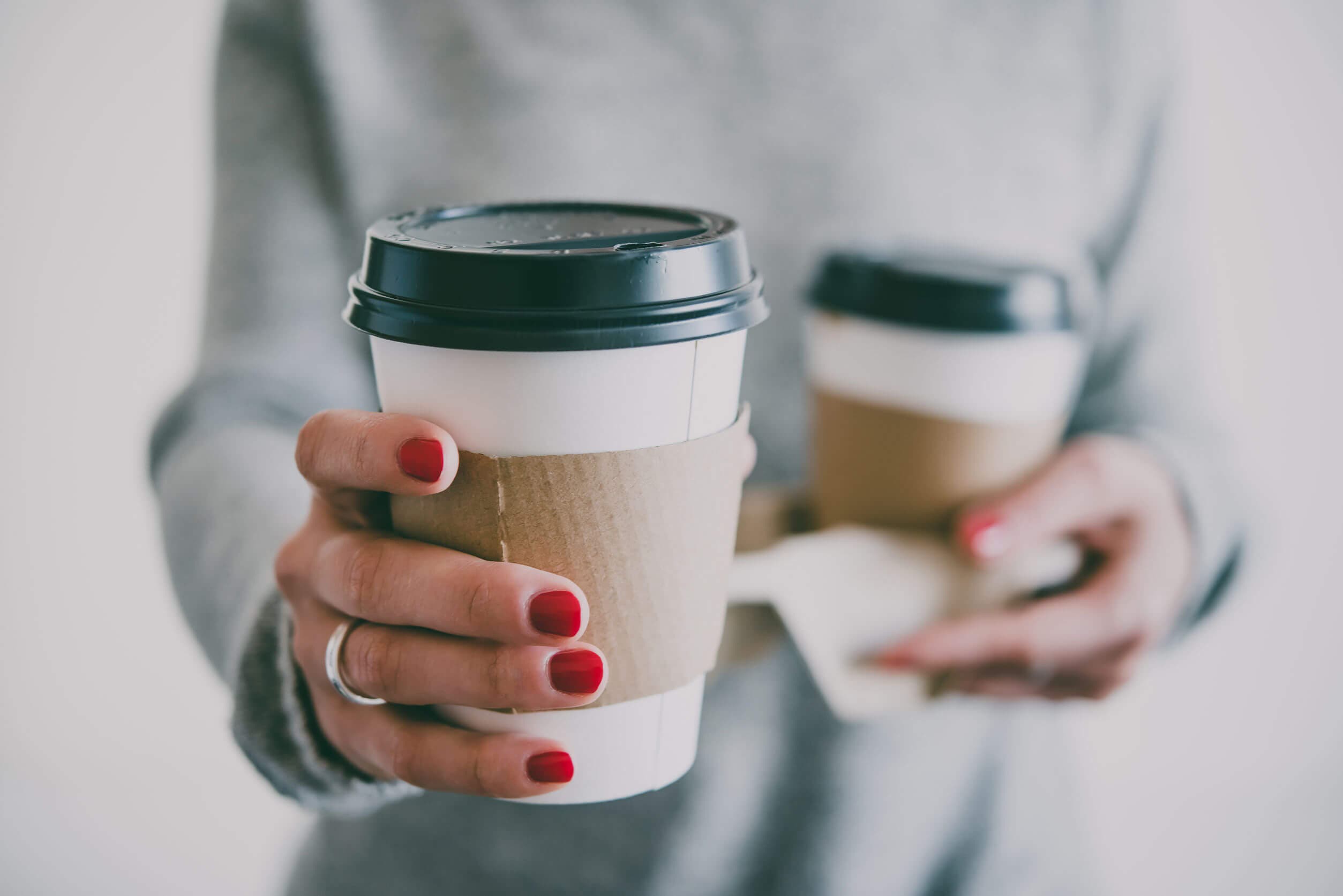 Para comer para dejar de estar tan cansados puedes elegir el café.