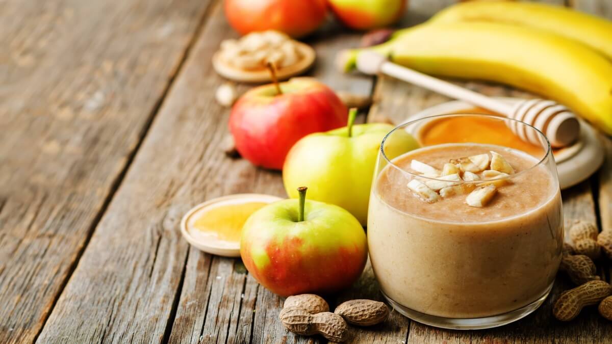 Batido manzana y mantequilla cacahuete.