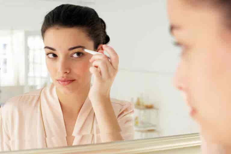 5 tratamientos naturales para engrosar las cejas