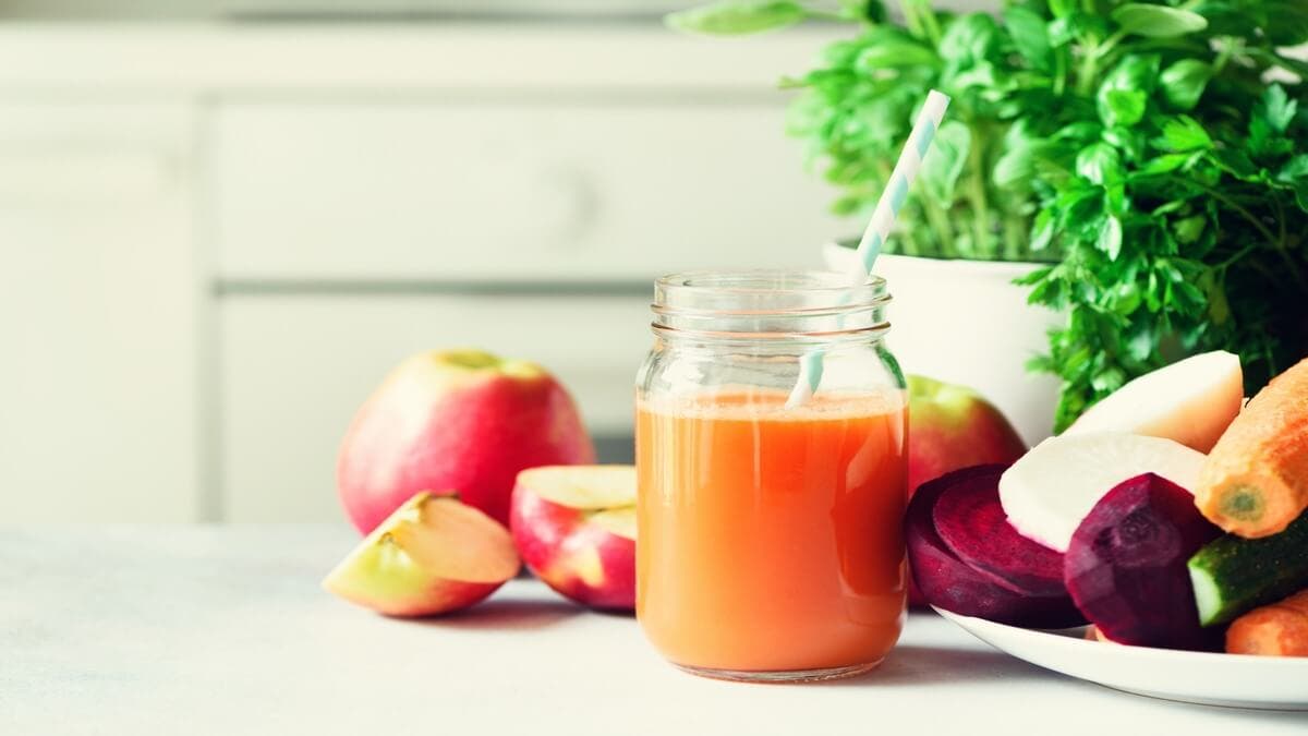 Jugo manzana verde y remolacha.