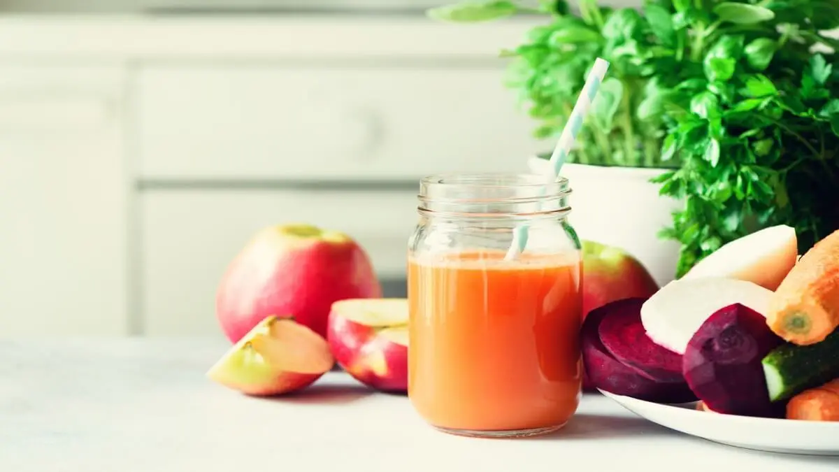 Jugo manzana verde y remolacha.