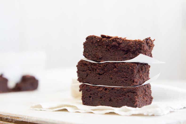 Ricette di dolci senza lattosio: brownies al cioccolato con barbabietole.