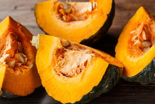 Algunas de las propiedades de la calabaza se encuentran en sus semillas.