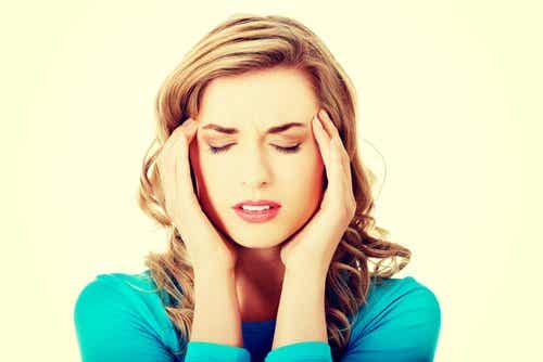 La migraña intensa es una de las señales que alertan de un derrame cerebral