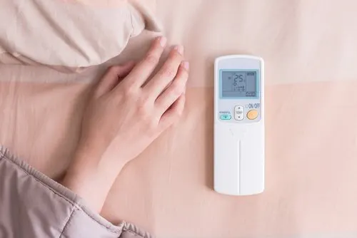 Não ter colchão ou roupa adequada para dormir
