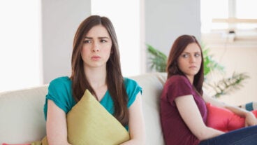 Señales sutiles de que ha llegado el momento de acabar una amistad, aunque cueste aceptarlo