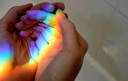 arco-iris-manos