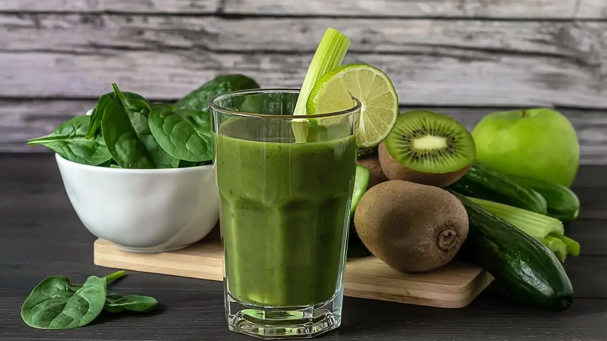 Jugo de kiwi, espinaca y apio