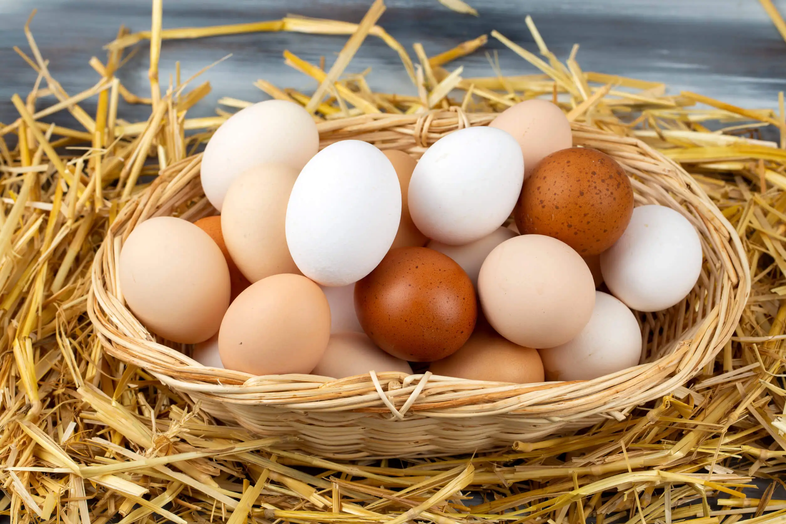 Huevos crudos.