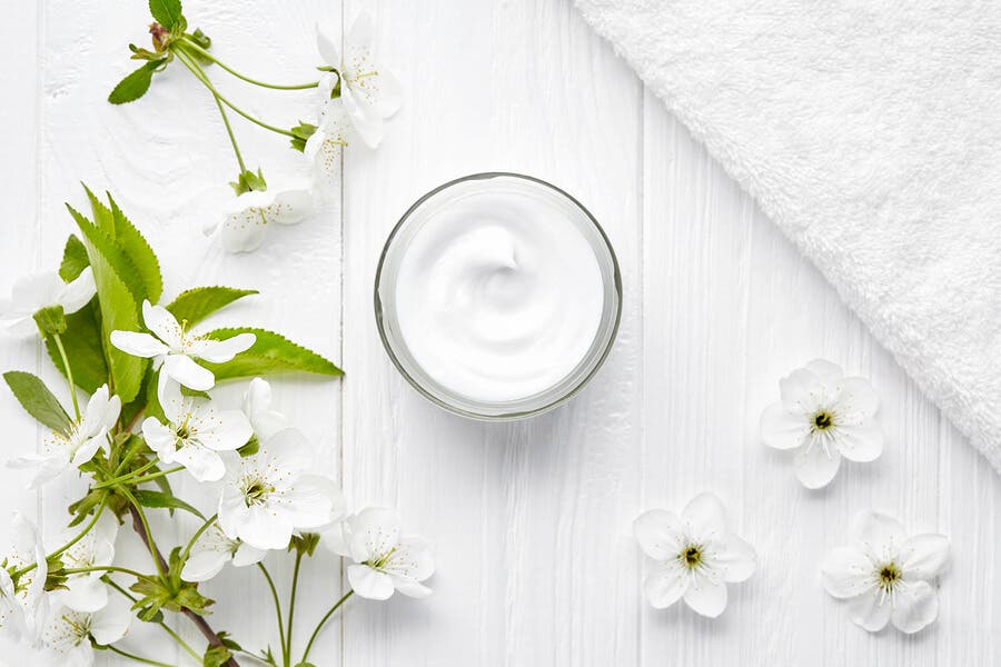 Crema con efecto frío-calor para mejorar la circulación de las piernas.