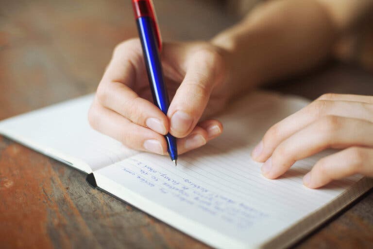 Escribir ayuda a cerrar heridas