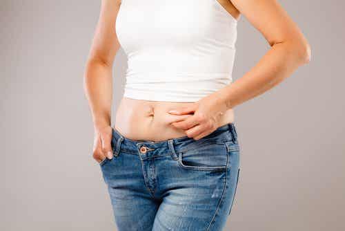 Síntoma de desbalance hormonal: acumulación de grasa abdominal