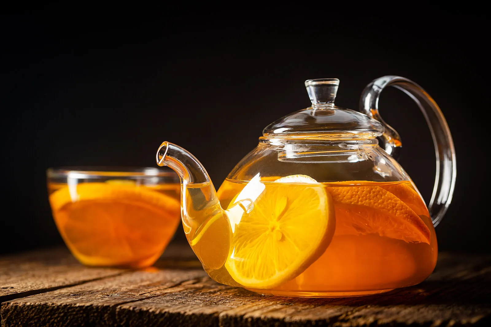 Infusion de mélisse, passiflore et orange pour apaiser les nerfs de l'estomac.
