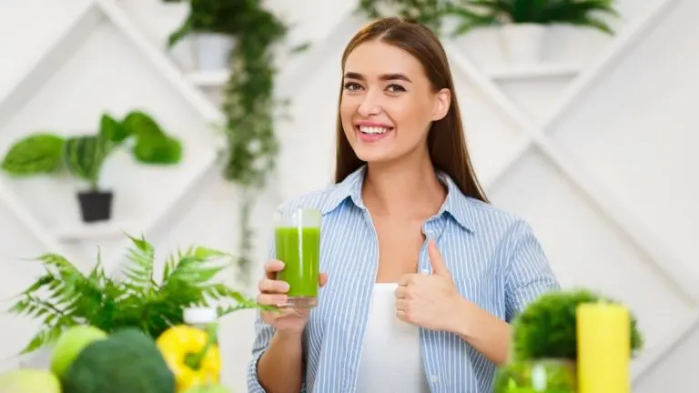 8 jugos verdes para desintoxicar el colon