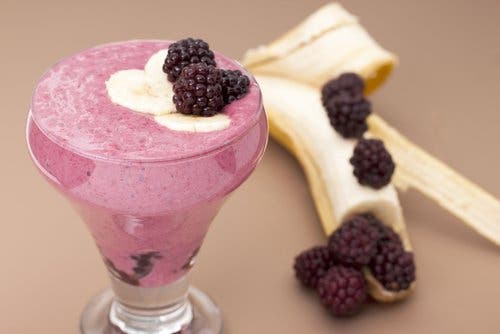 licuado de plátano y mora