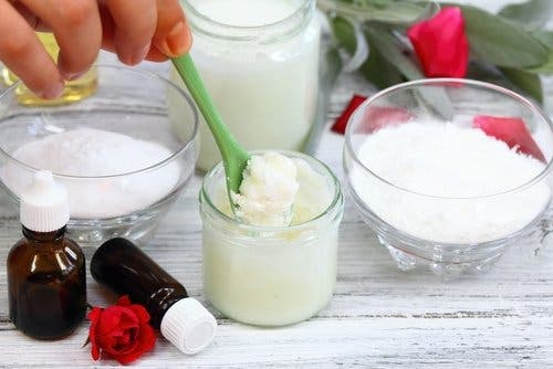Aceite de coco y bicarbonato para las manos