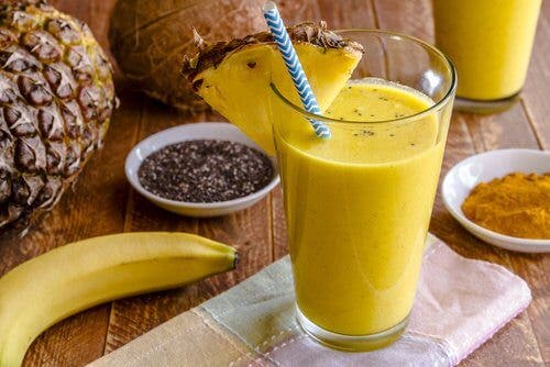 Delicioso batido de plátano y cúrcuma para depurar el hígado