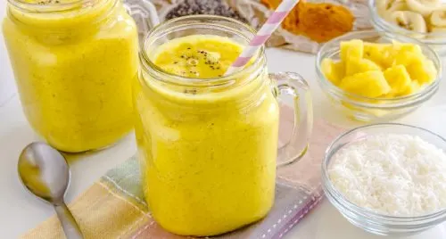 Delicioso batido de plátano y cúrcuma