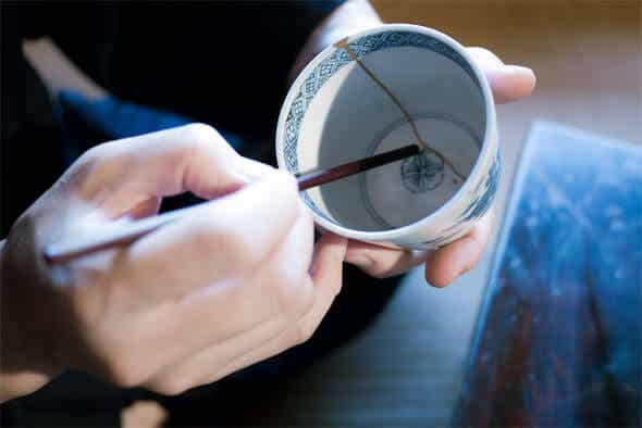 Descubre la técnica japonesa para reparar la cerámica rota que te hará reflexionar